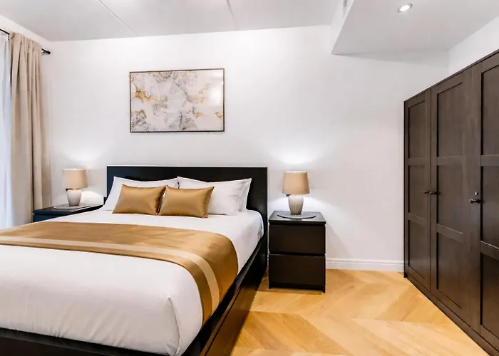 Elegant Premium With Balcony, Апартаменты